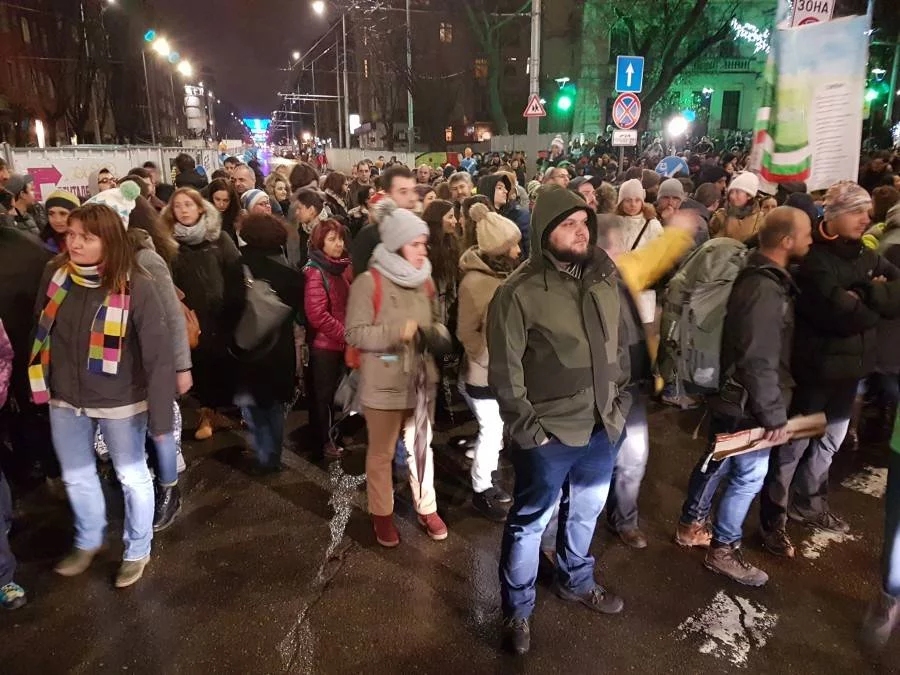 За втори пореден ден много хора се събраха в центъра на София, за да протестират срещу решението за изменение на Плана за управление на Национален парк "Пирин". СНИМКИ: БГНЕС