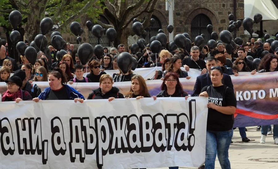 Шести Национален протест на родители на деца с увреждания се проведе в столицата. Снимки: БГНЕС