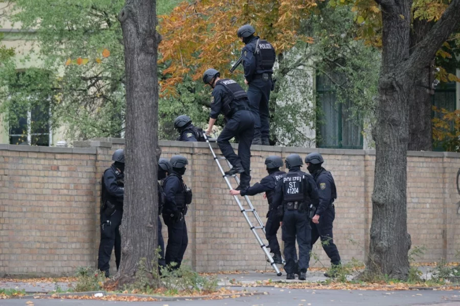 (+18) Двама души загинаха при стрелба в германския град Хале. Полицията преследва извършителите. Снимки: Getty Images/Guliver 