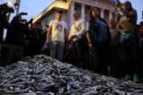 48 ден на протеста: Мъртва риба пред Министерски съвет