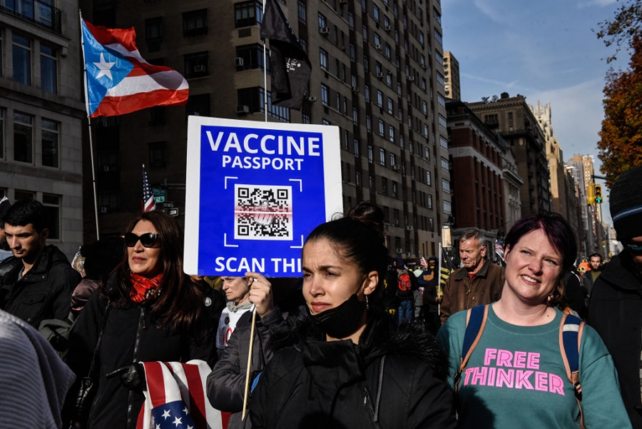 Протести срещу планираните задължителни ваксини срещу Covid