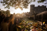Милиони британци отдадоха почит пред Елизабет II