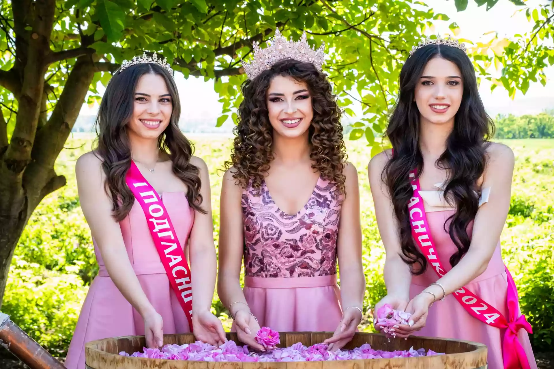 Магичен и пъстър 121-и Празник на розата в Казанлък