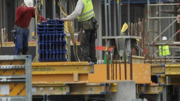 До дни става ясно кои държави запазват ограниченията за наши работници