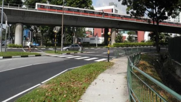 Сингапур орязва заплатите на правителството наполовина