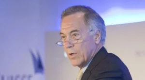 Стив Ханке: Няма смисъл да влизате в еврозоната