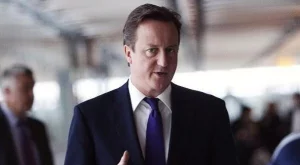 Камерън готви удар по шефските заплати