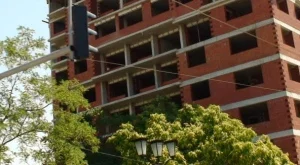 Строителите произвеждат по-малко