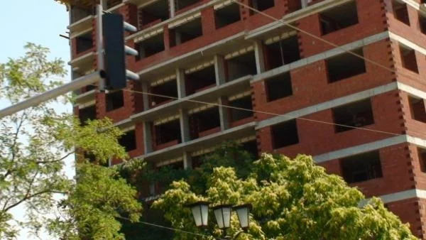 Строителите произвеждат по-малко