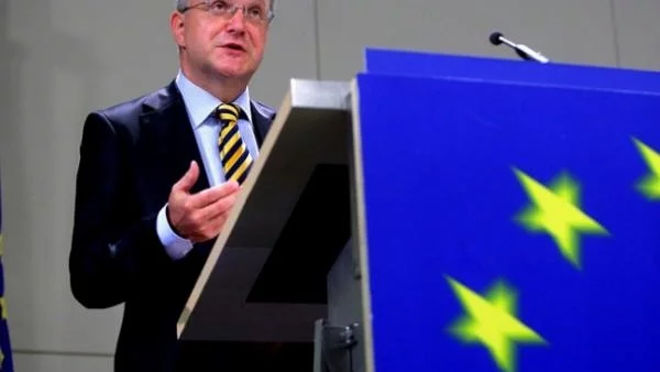 Оли Рен: Гърция ще остане в еврозоната