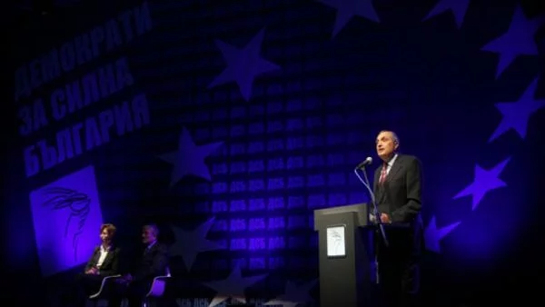 Костов: Поемаме грижата за спасяване на икономиката