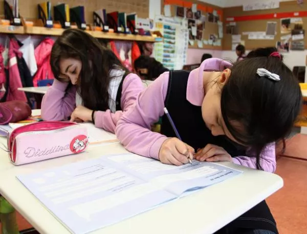 Още едно българско училище отвори врати на Острова