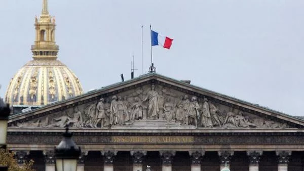 Франция: Няма драма в понижението на рейтинга