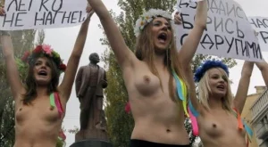 Голи активистки протестираха в София