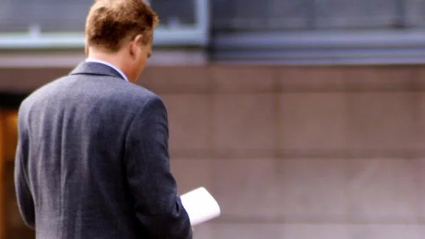 КЗК проверява банките за двойно тарифиране