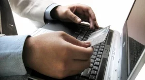 Защитени ли сме, когато плащаме с кредитна карта?
 