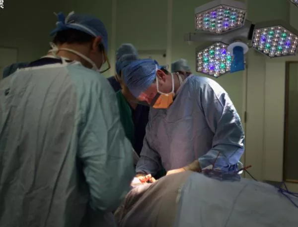 Козметичната хирургия процъфтява, опасните импланти не плашат