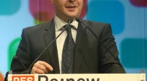 Меркел и Саркози приспивали Станишев