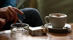 Повечето българи са против забрана на пушенето в заведенията