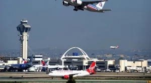 Америкън Еърлайнс съкращава 13 000 работни места