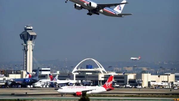 Америкън Еърлайнс съкращава 13 000 работни места