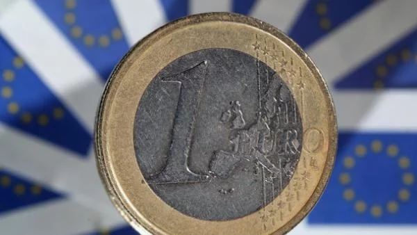 Времето на Гърция изтича, на еврото също