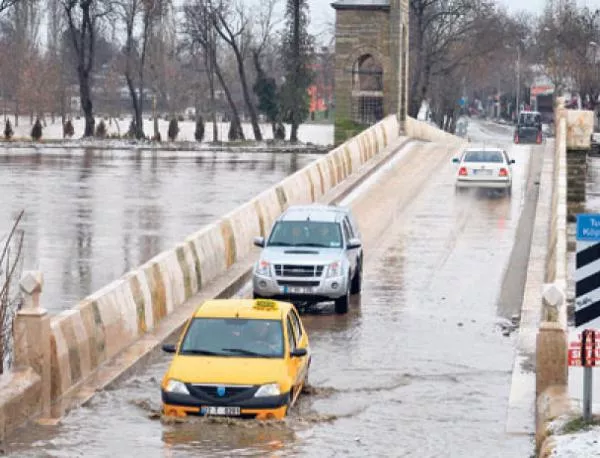 Българското наводнение стигна до Турция, в Одрин са готови за евакуация