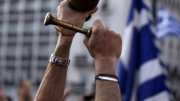 Гръцкият парламент гласува новото кредитно споразумение