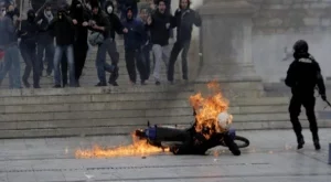 Гърция пламна