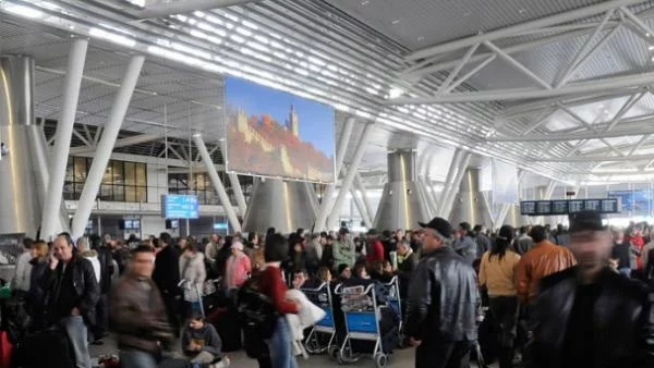 Закъсняват полети на летище София 