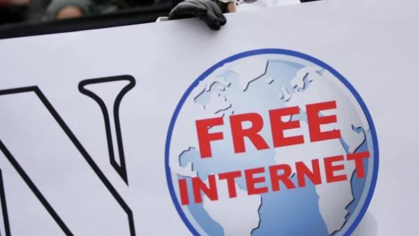 Брюксел прави отчаян опит да спаси АСТА