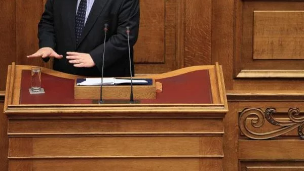 Гърция казва в понеделник схемата за замяна на дълга си