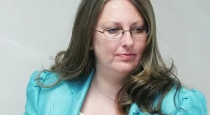 И шефката на Агенцията по вписванията падна