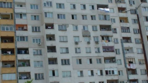 Инсталират фотоволтаични панели върху панелките