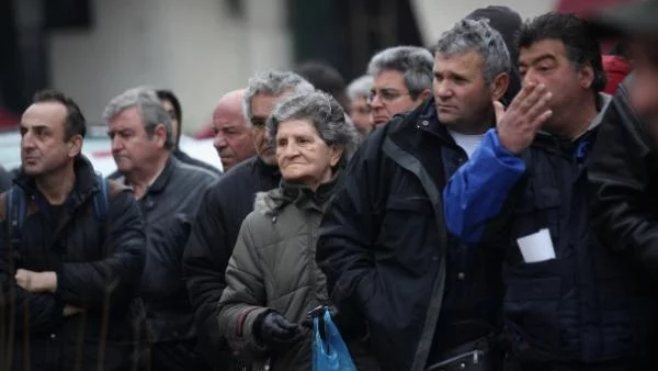 В Гърция приемат със смесени чувства новия заем