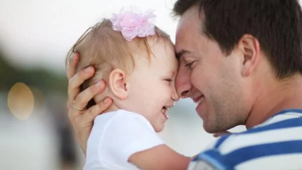 Все повече бащи взимат отпуск по майчинство