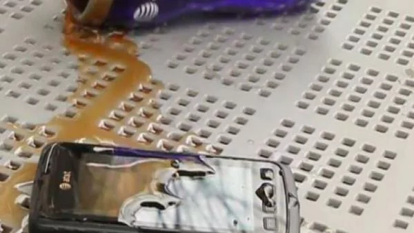 Пускат ултра здрав Рамбо-смартфон