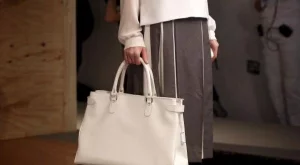 Създадоха чанта с вградено зарядно за телефон