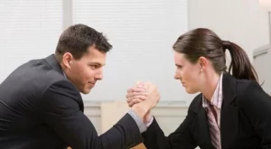 Българската жена работи повече за по-малко