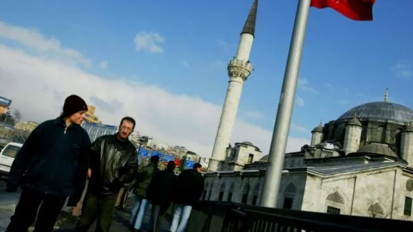 След Катар, ухажваме и Турция