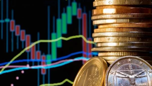 Колебанието при еврото продължава, доларът набира сила