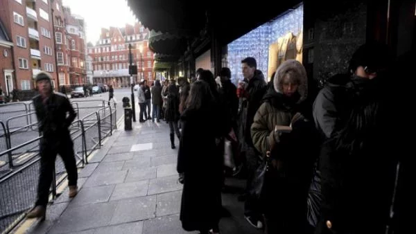 Хиляди фиктивни студенти работят нелегално на Острова