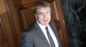 2012/03/30/0404256001380582613