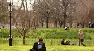 2012/04/04/0372619001380582357