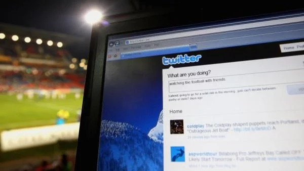 Туитър ще съди спамери