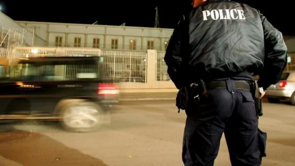 В Гърция дават под наем полицаи