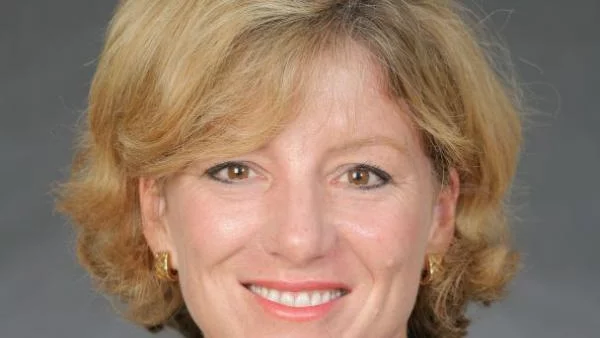 Нова дама поема Avon