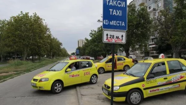 Следят под лупа автобуси и таксита