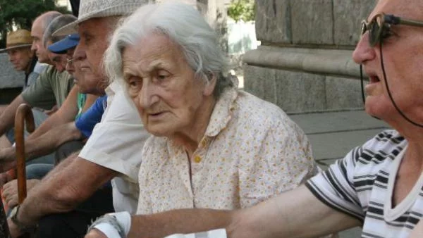 На 100 работещи се падат 80 пенсионери