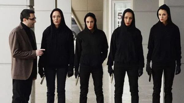 Диляна Попова и Койна Русева като разбойнички